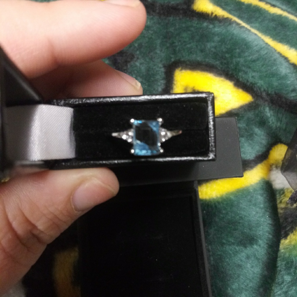 Beautiful square topez ring